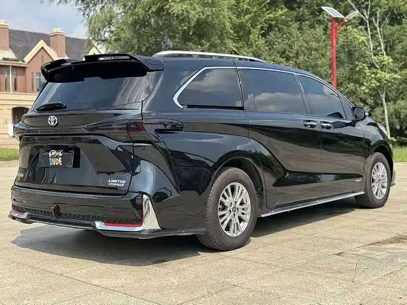 Toyota Sienna — миниатюра 7