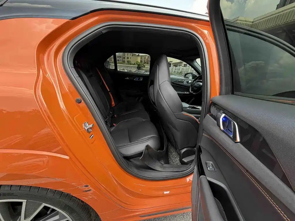 Lynk & Co 02 Hatchback — миниатюра 5