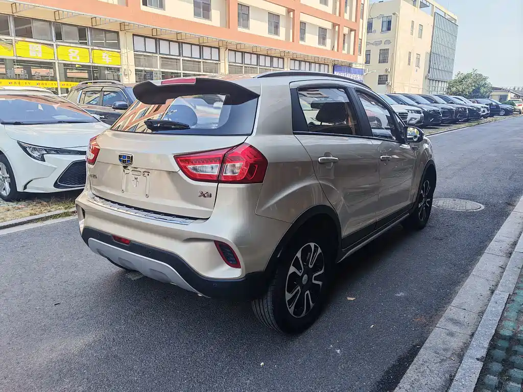 Geely Vision X3 — миниатюра 5
