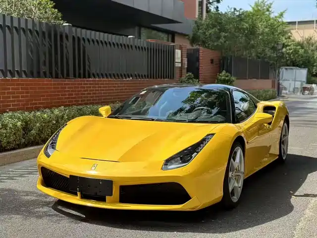 FERRARI 488