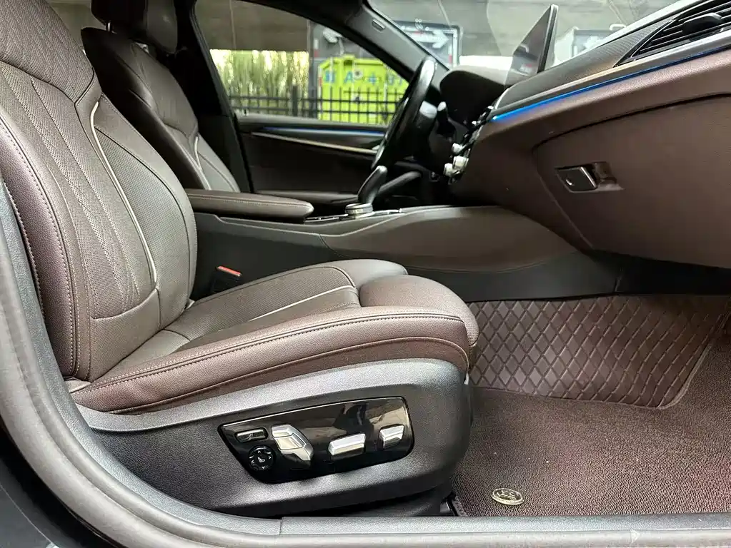BMW 5 Series New Energy — миниатюра 16