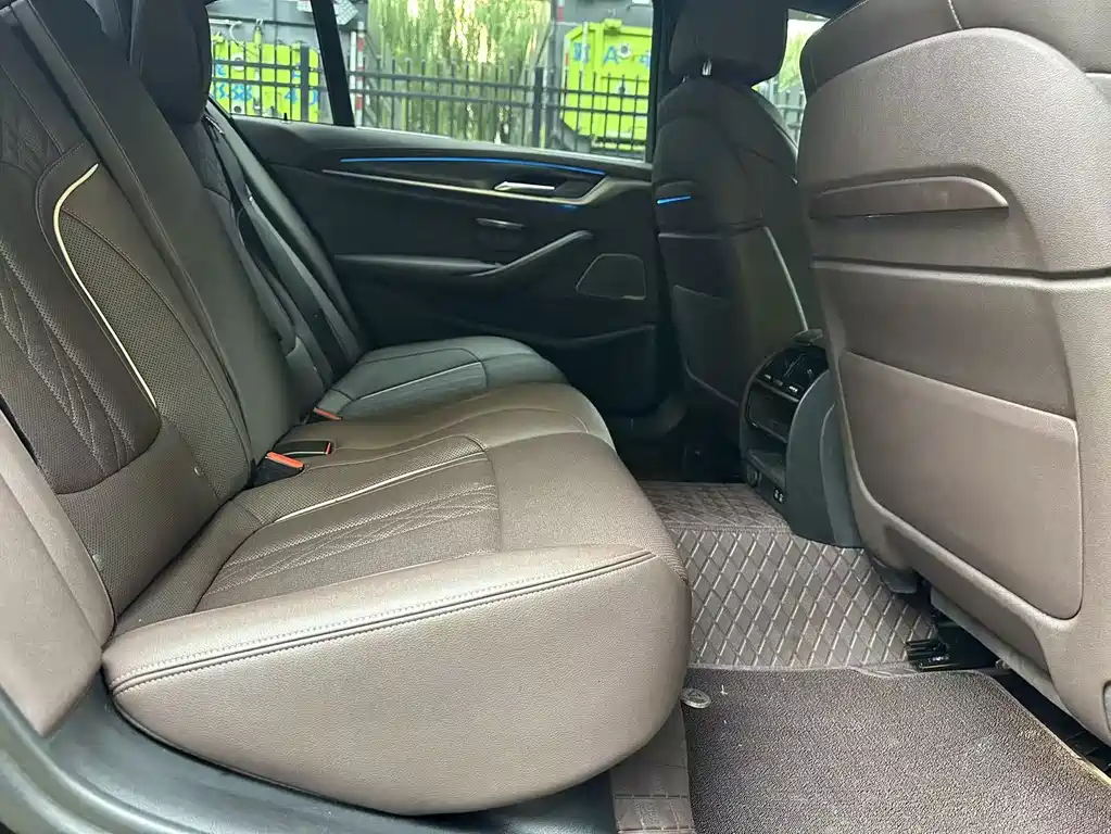 BMW 5 Series New Energy — миниатюра 18