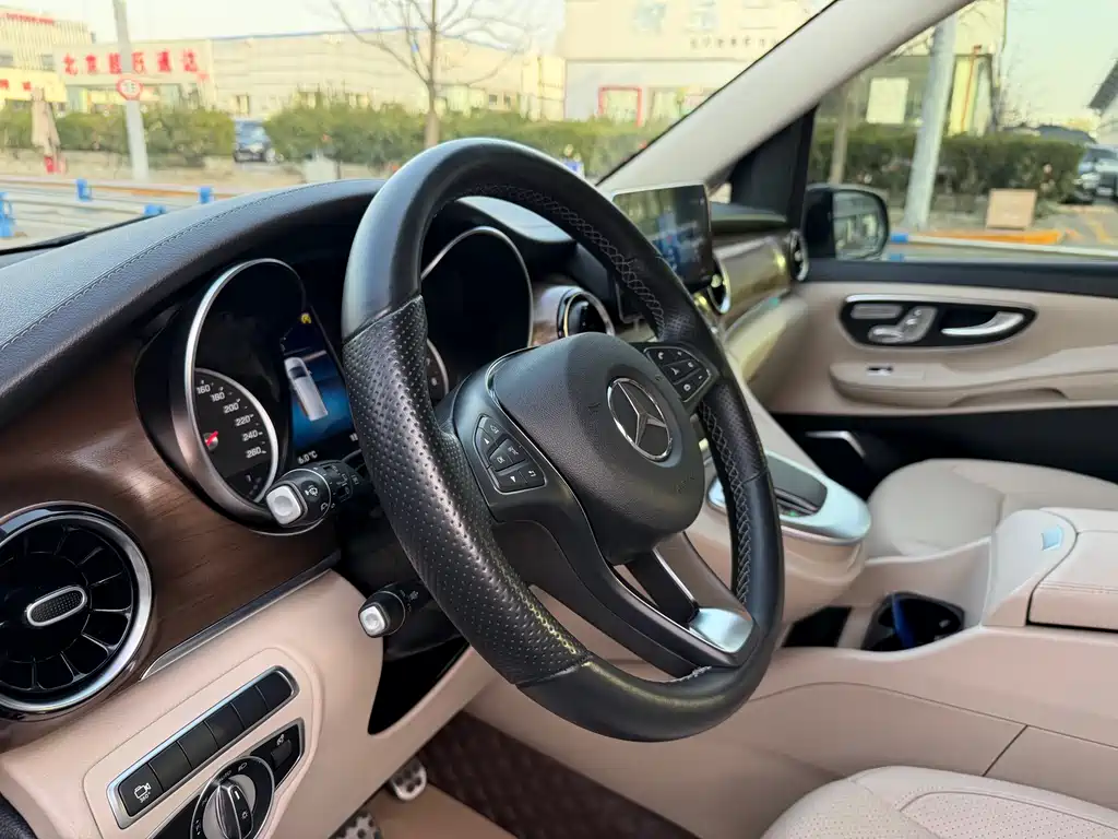 MERCEDES-BENZ V CLASS