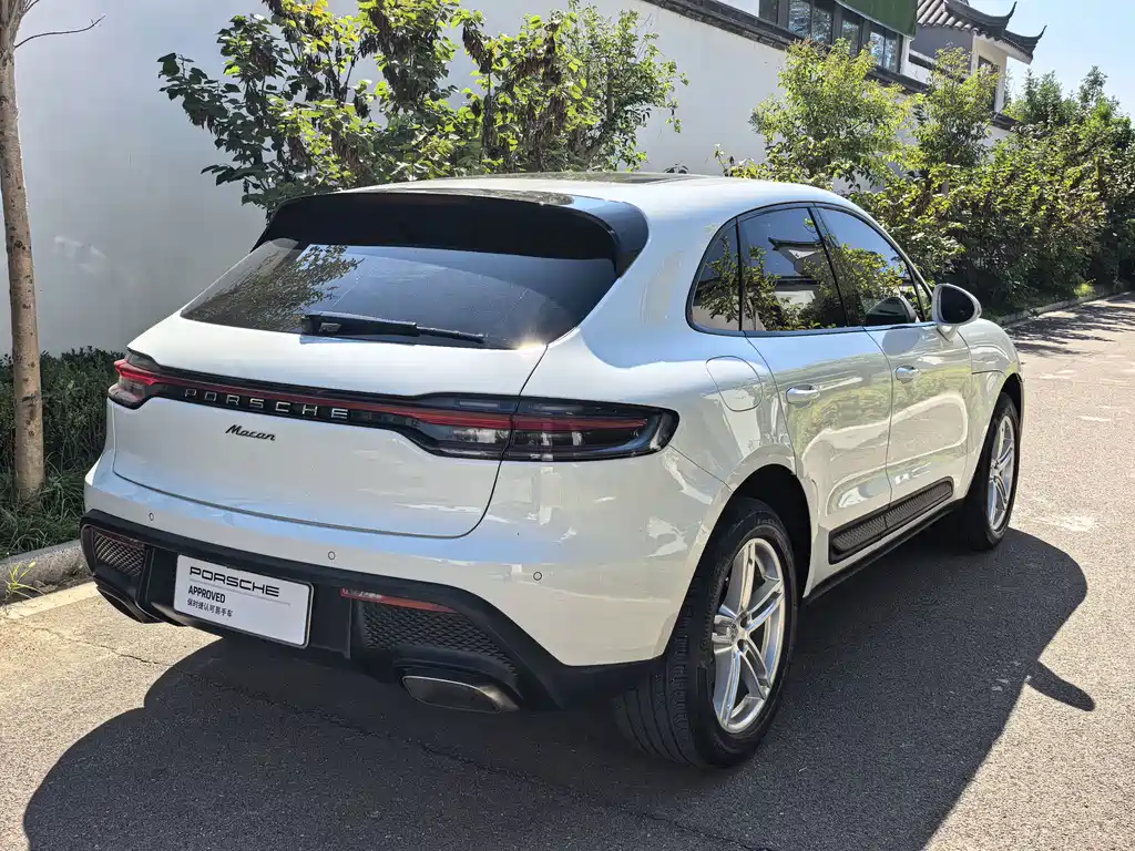 Porsche Macan — миниатюра 3