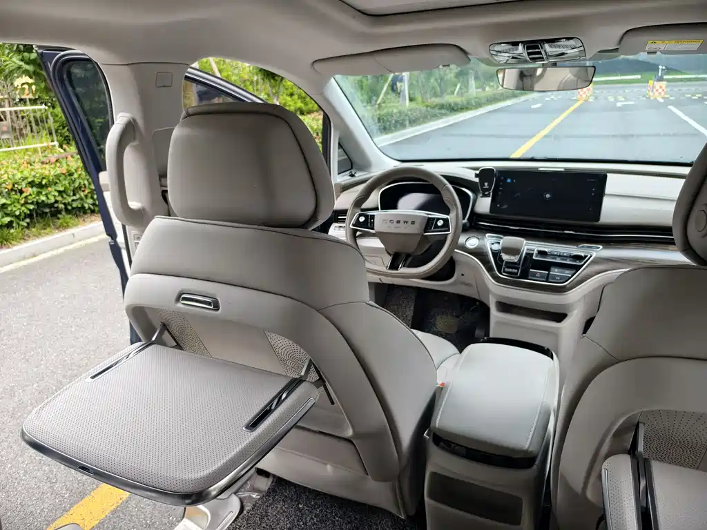 Roewe iMAX8 New Energy — миниатюра 15
