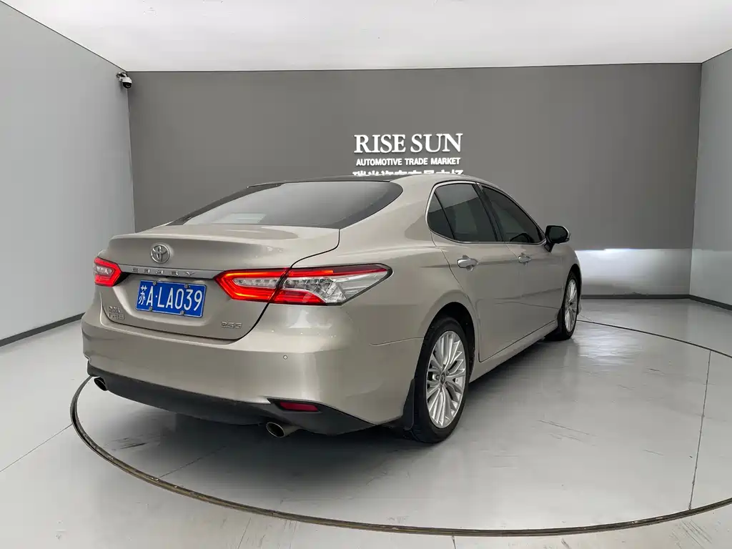 Toyota Camry — миниатюра 4
