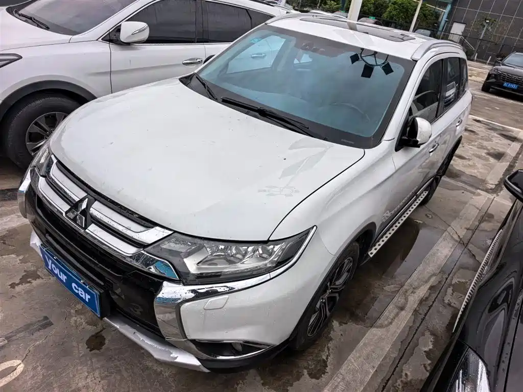 MITSUBISHI OUTLANDER