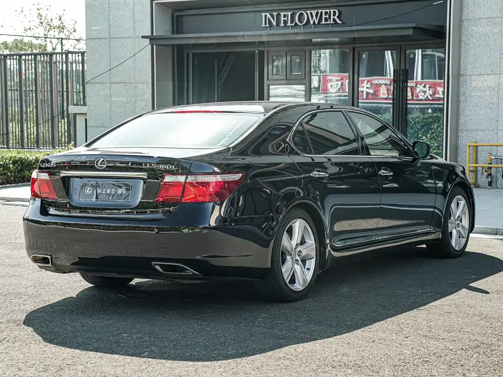 Lexus LS — миниатюра 3