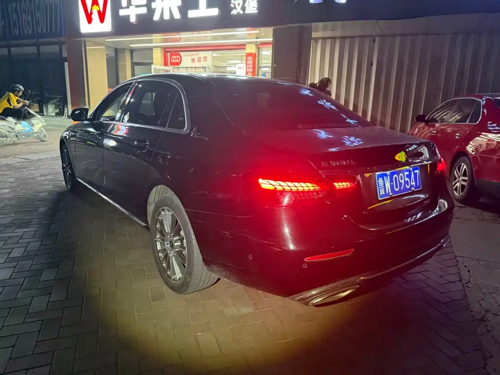 Mercedes-Benz E-Class — миниатюра 6
