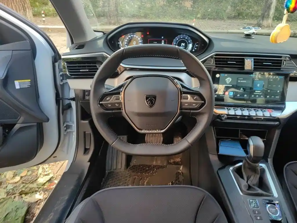 Peugeot 408 — миниатюра 11