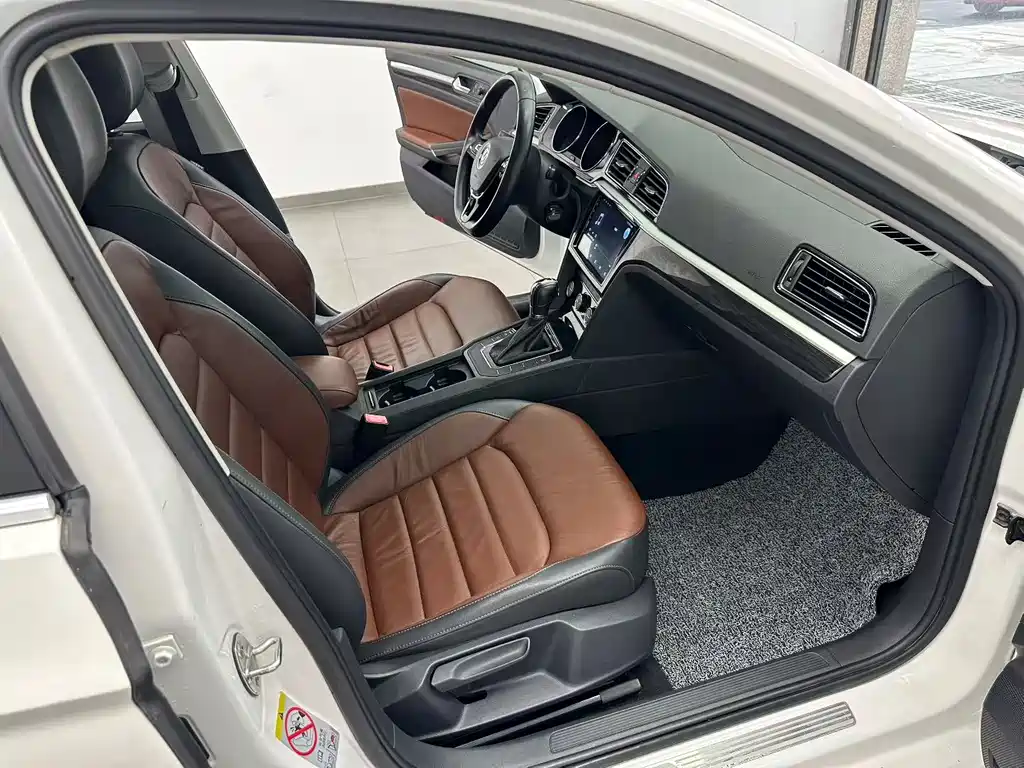 Volkswagen Lamando 2015 330TSI DSG Comfort