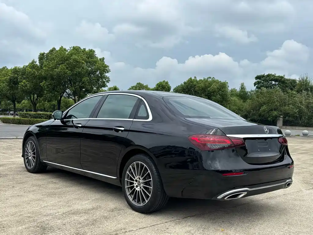 Mercedes-Benz E-Class — миниатюра 9