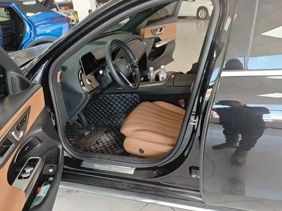 Mercedes-Benz E-Class — миниатюра 4