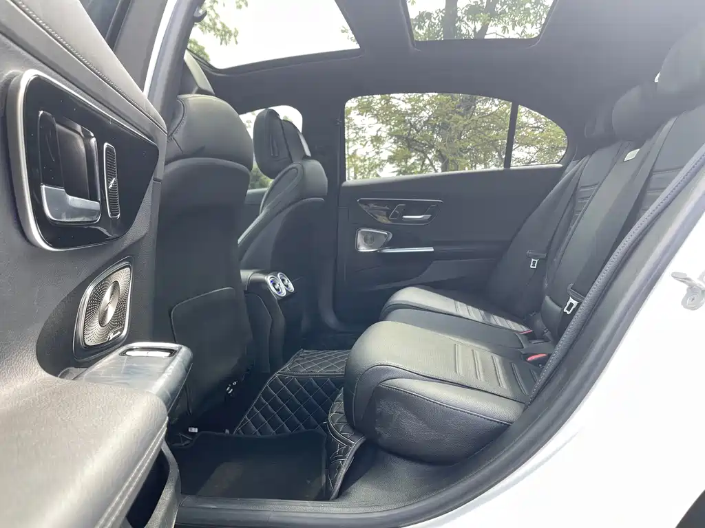 Mercedes-Benz C-Class — миниатюра 8