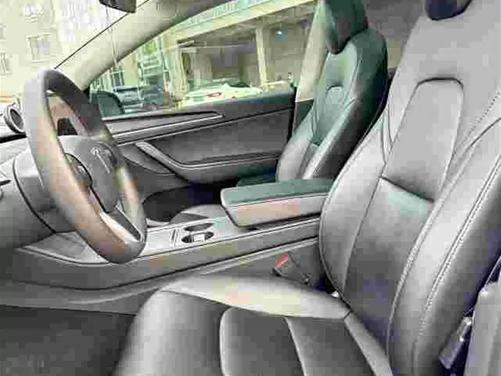 Tesla Model Y — миниатюра 7