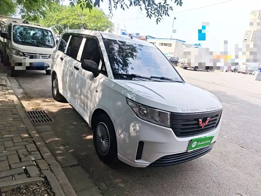 Wuling Hongguang Plus PLUS 2020 1.5L MT 5 мест