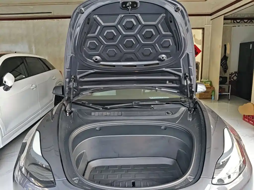 Tesla Model 3 — миниатюра 20