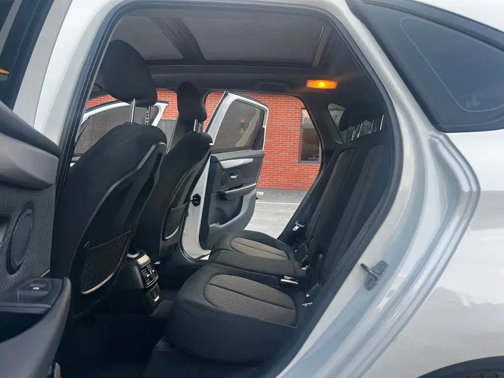BMW 2 Series Active Tourer (Import) — миниатюра 11