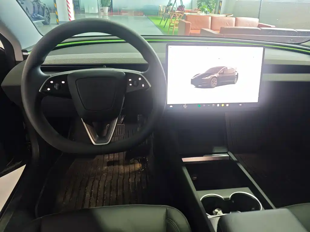Tesla Model 3 — миниатюра 8