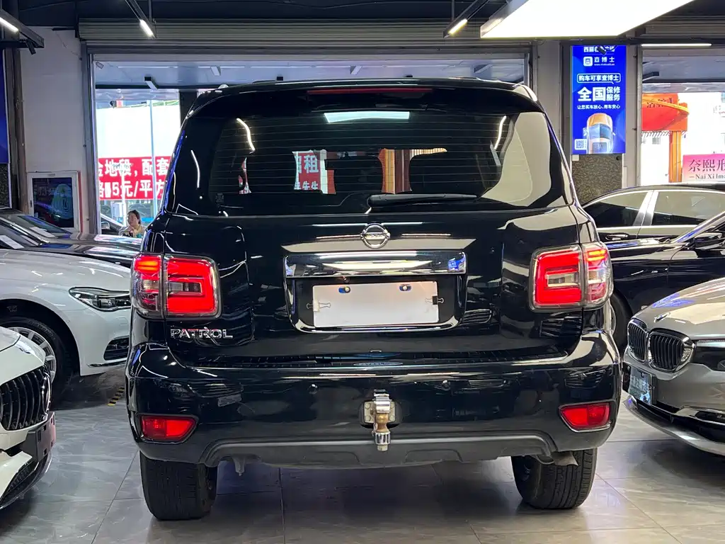 Nissan Patrol — миниатюра 12