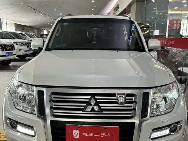 MITSUBISHI PAJERO 2019
