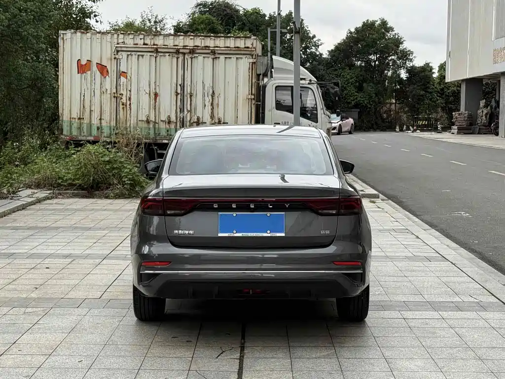 Geely Emgrand — миниатюра 3