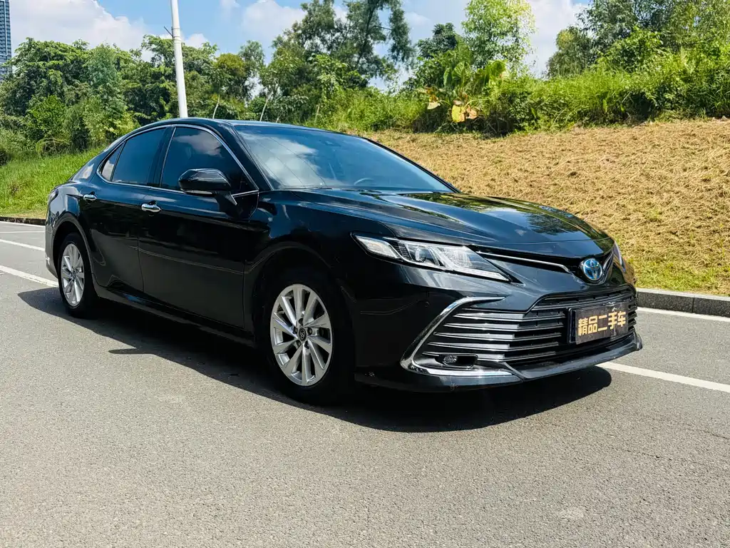 Toyota Camry — миниатюра 3