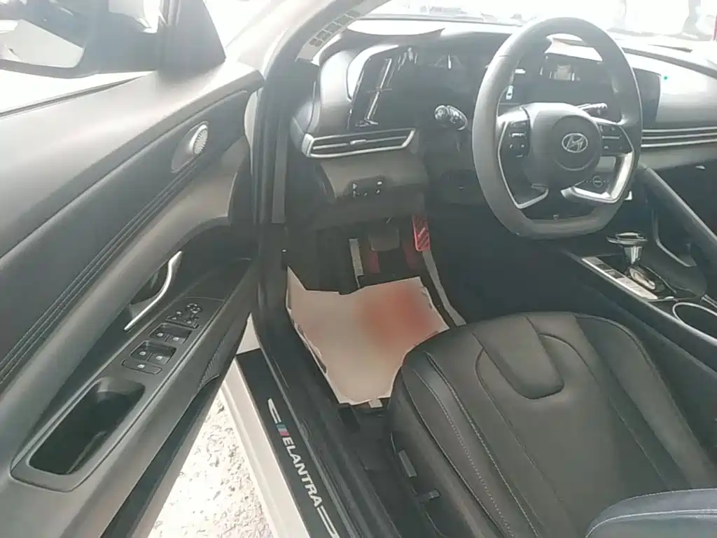 Hyundai Elantra — миниатюра 16