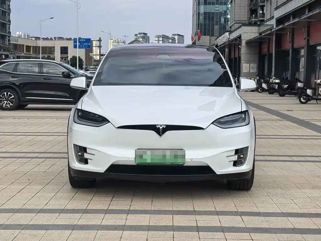 Tesla Model X — миниатюра 2