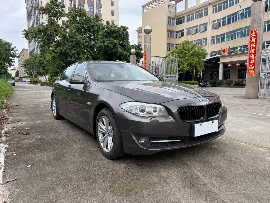 BMW 5 Series — миниатюра 3