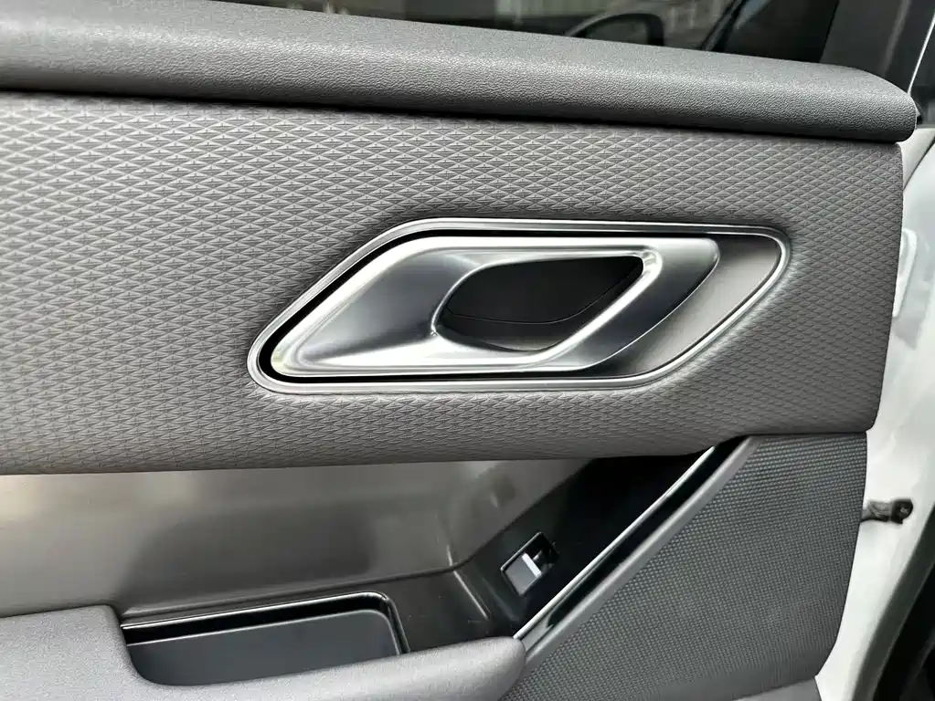 Land Rover Velar — миниатюра 19