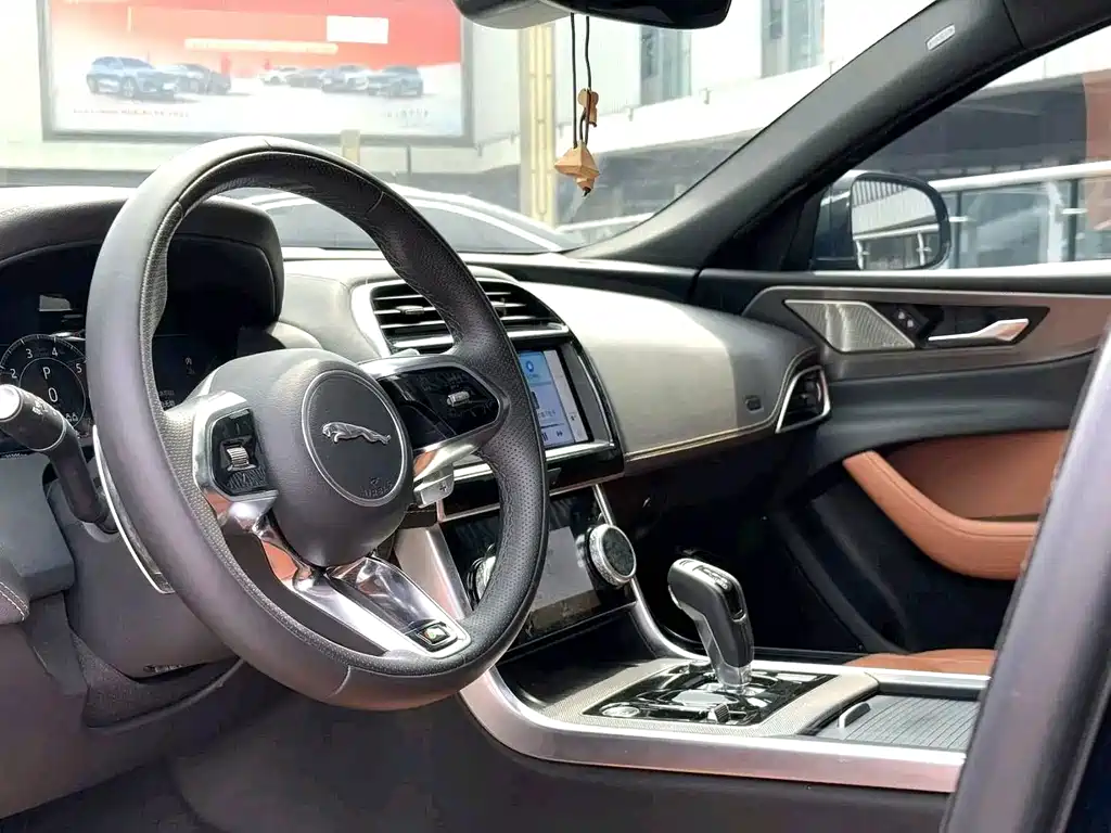 Jaguar XEL — миниатюра 3