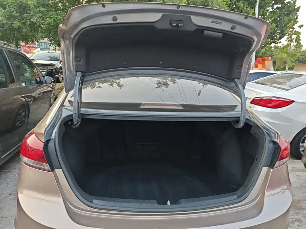 Hyundai Elantra — миниатюра 19