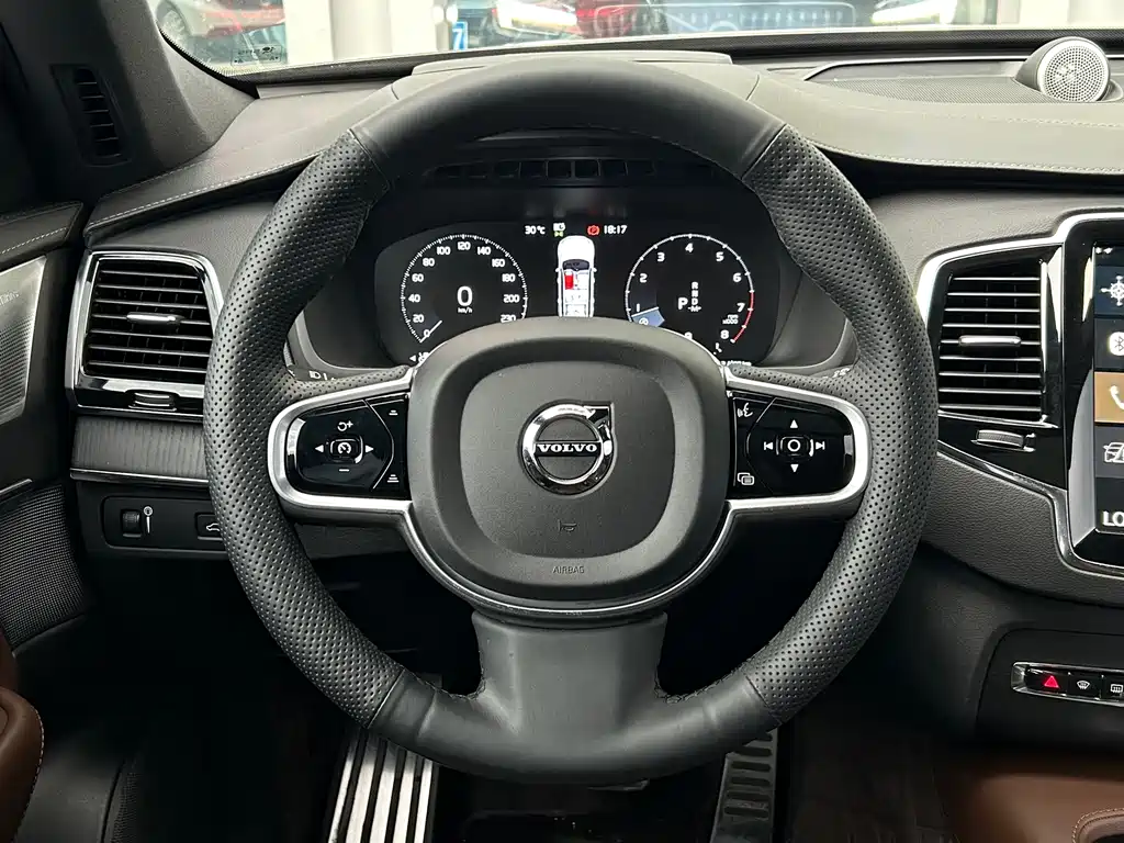 Volvo XC90 — миниатюра 21