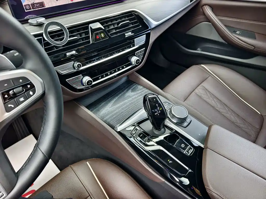 BMW 5 Series — миниатюра 18