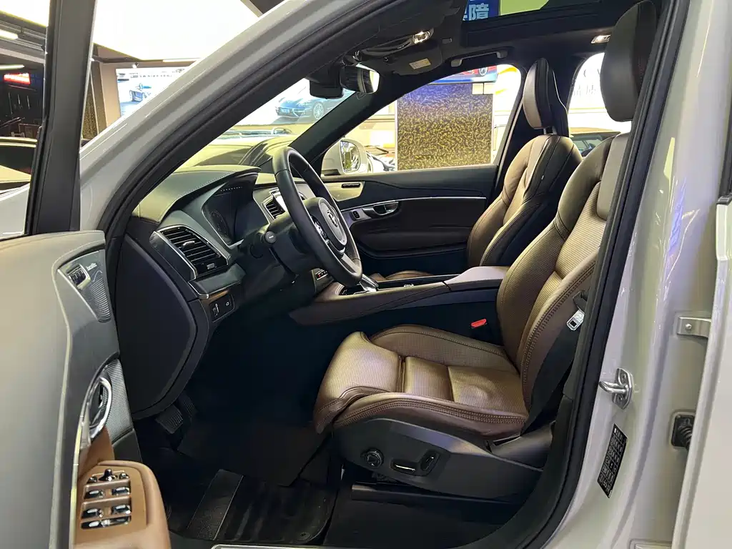 Volvo XC90 — миниатюра 4