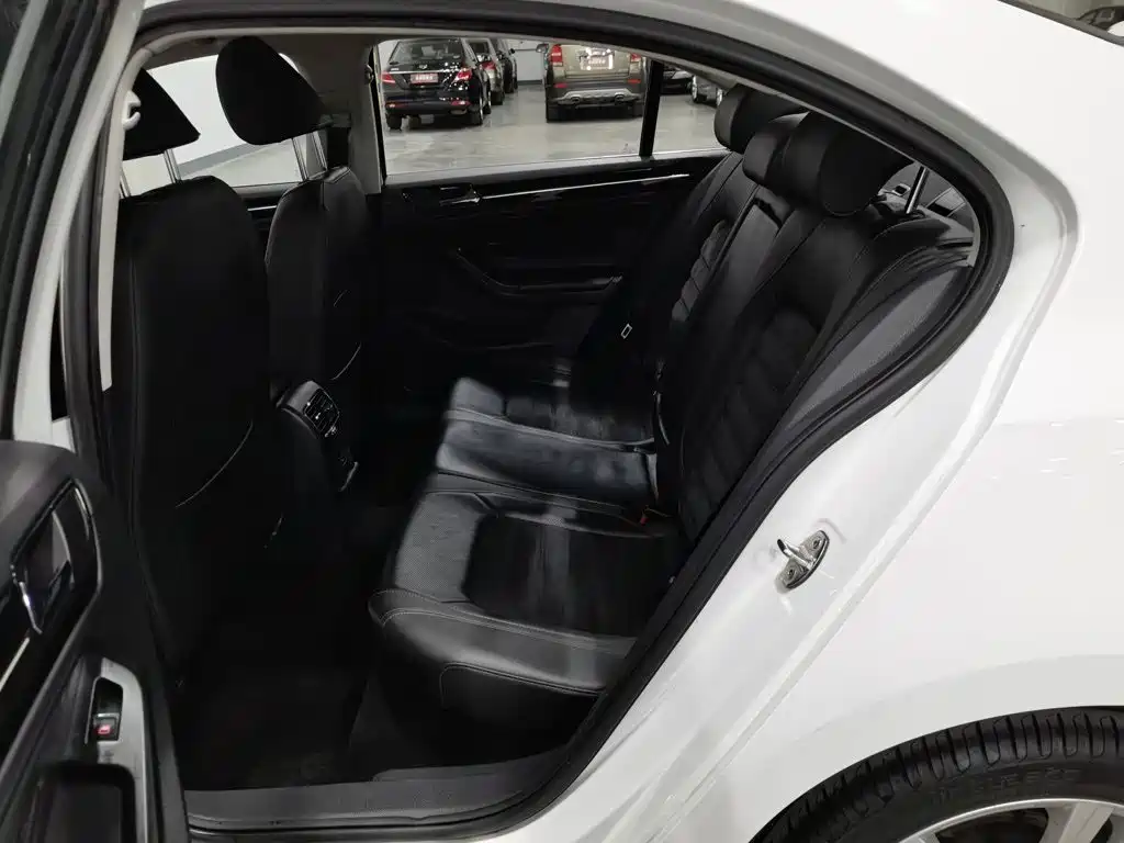 Volkswagen Sagitar — миниатюра 15