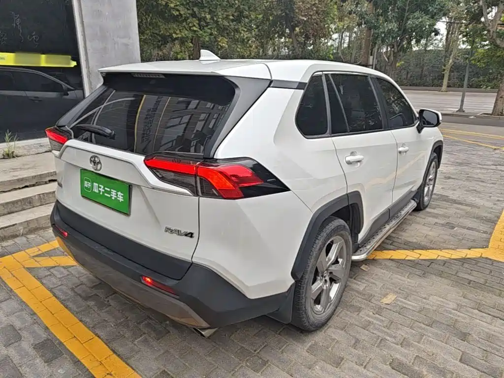 Toyota RAV4 — миниатюра 7
