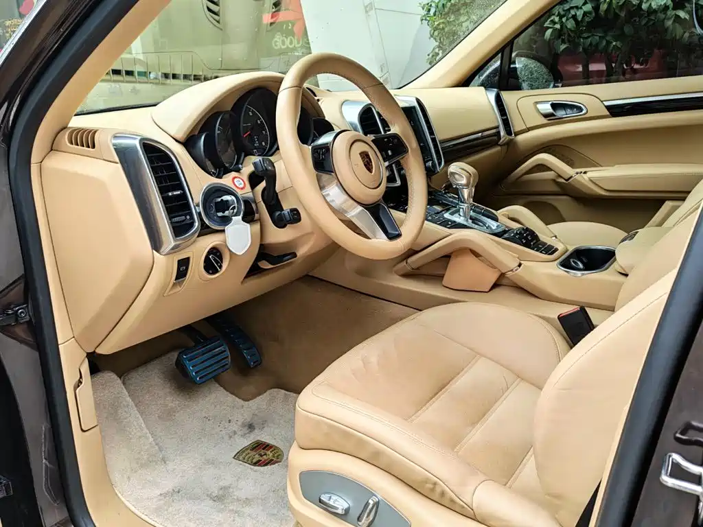 Porsche Cayenne — миниатюра 4