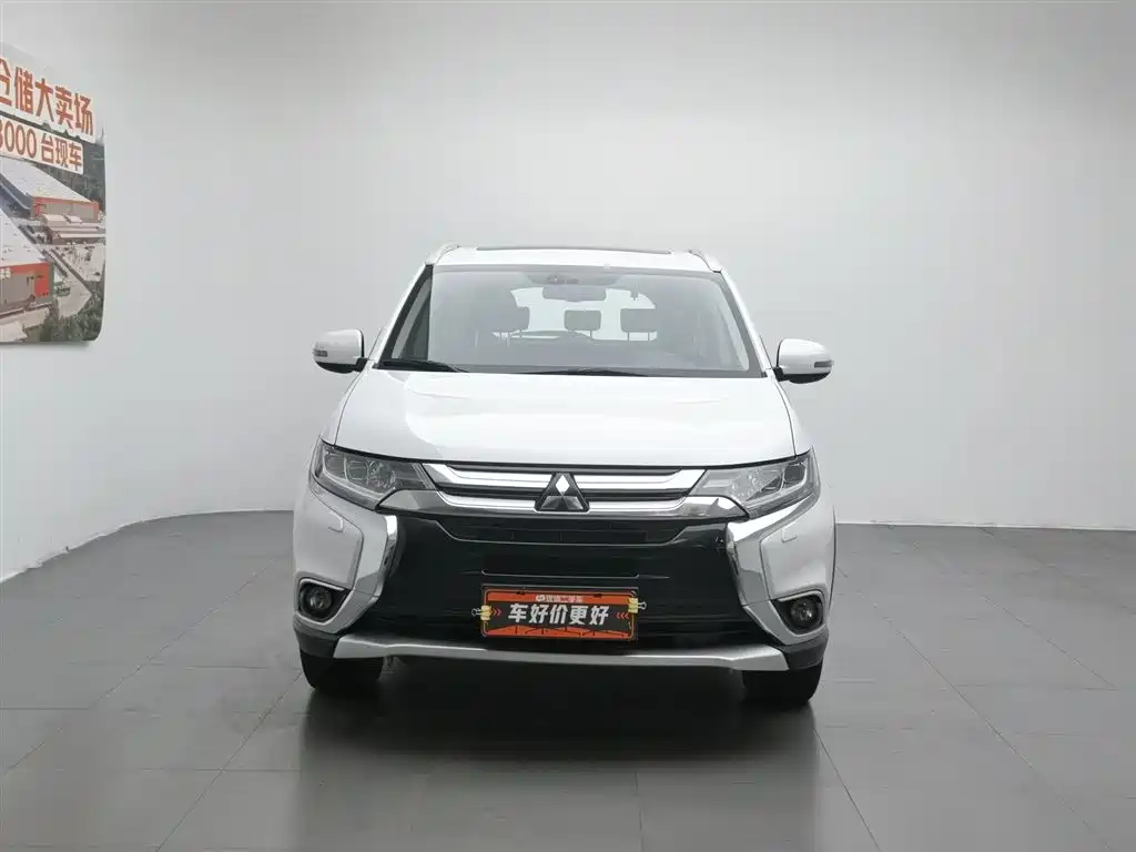 Mitsubishi Outlander 2016 2.4L Luxury 7 мест