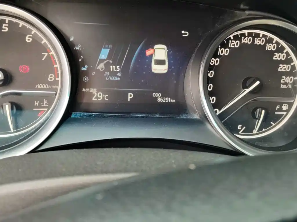 Toyota Camry — миниатюра 13