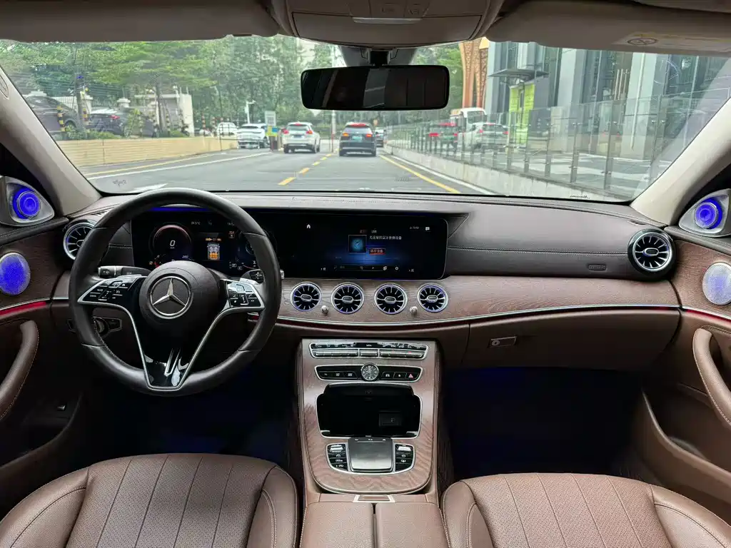 Mercedes-Benz E-Class — миниатюра 16