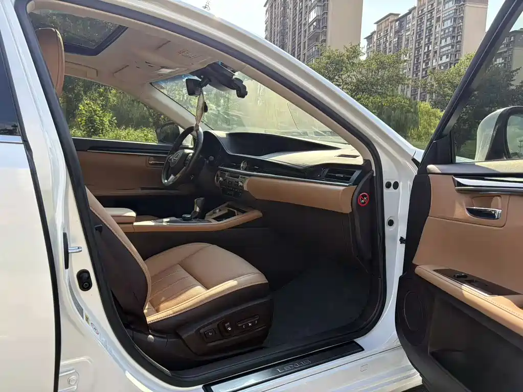 Lexus ES — миниатюра 9