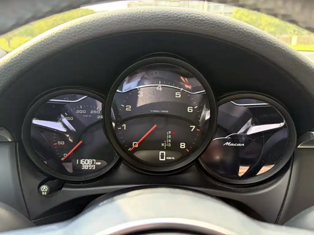 Porsche Macan — миниатюра 17