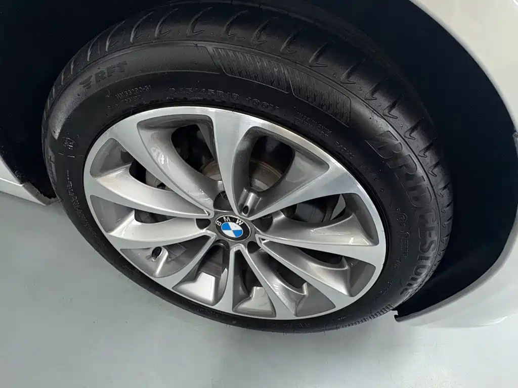 BMW 5 Series — миниатюра 5