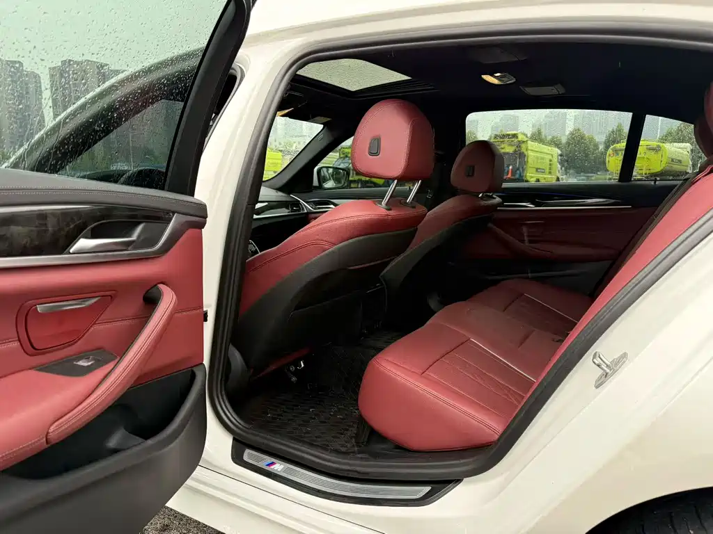 BMW 5 Series — миниатюра 6