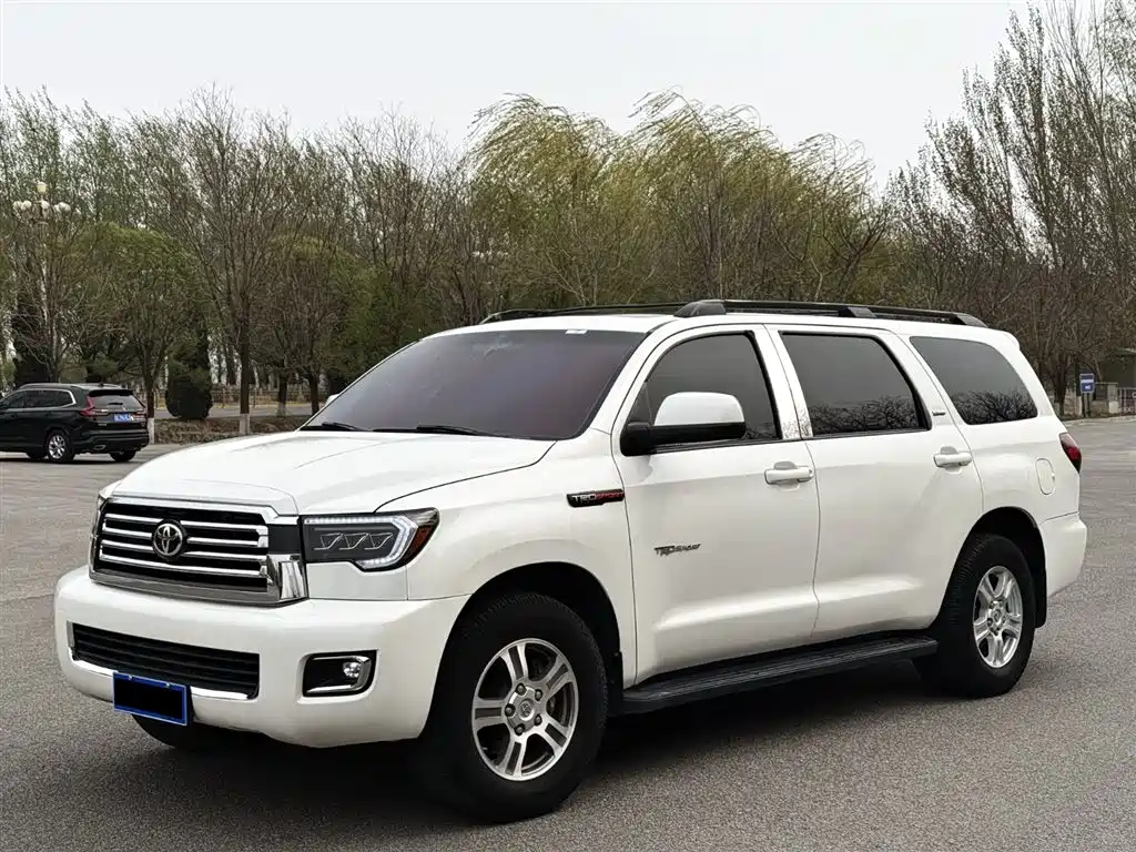 Toyota Sequoia 2015 5.7L AT