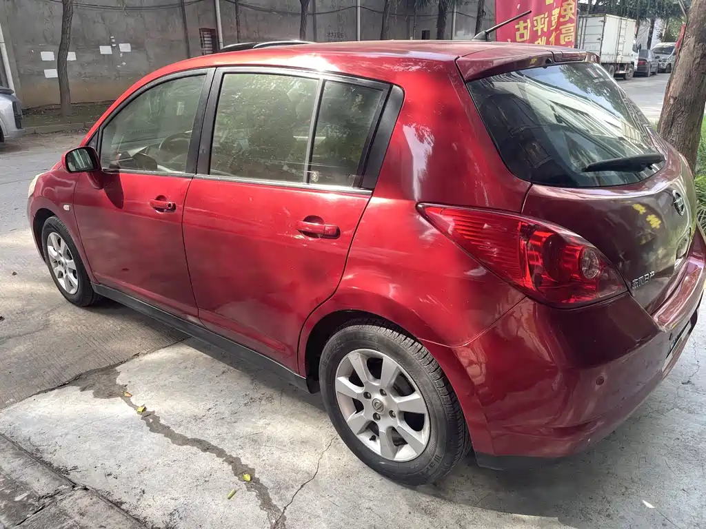 Nissan Tiida — миниатюра 2