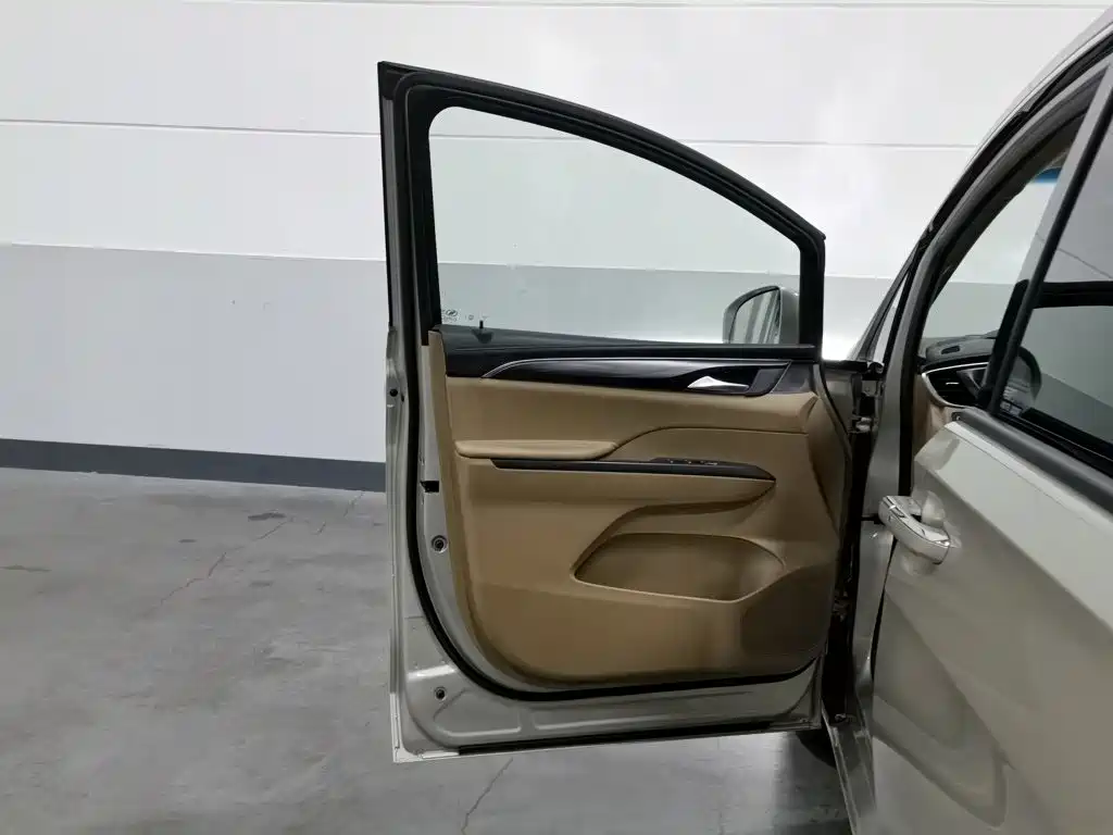 Buick GL8 — миниатюра 8