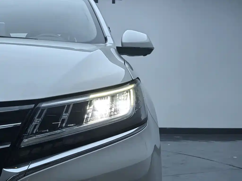 ROEWE RX5 NEW ENERGY